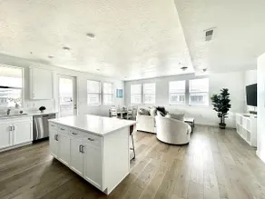 Top Floor Luxury Condo - Image 2
