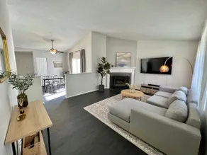 Home near Easton/Airport, 3BR. Fenced yard. 4 TVs - Image 2