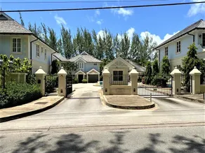 The Falls Luxury 3Bed Townhouse in gated community - Image 2