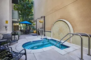 Beverly Hills Haven 2 BR Apt + Murphy Bed, Parking - Image 4