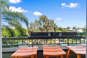 Beverly Hills Haven 2 BR Apt + Murphy Bed, Parking - Image 3