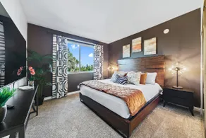 Beverly Hills Haven 2 BR Apt + Murphy Bed, Parking - Image 2