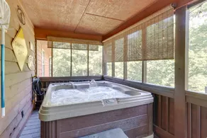 Large Cabin w/HOT TUB, Pool table, and Fire pit - Image 4