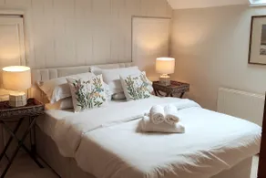 Peaceful cottage on the edge of the Cotswolds - Image 2