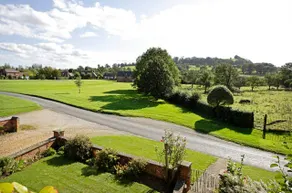 Peaceful cottage on the edge of the Cotswolds - Image 3
