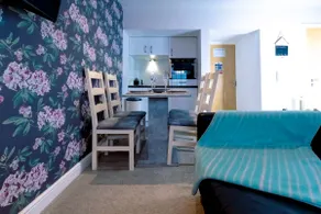 River View Studio Chester City Centre FREE Parking - Image 5
