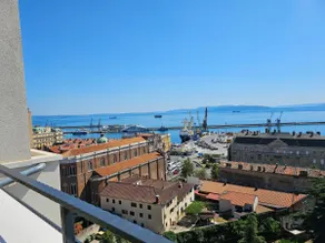 105m2 Penthouse Sea View Rijeka, free garage parking - Image 3