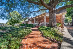 Expo 3BR/3BA Timeless Tulsa: 1940s Bungalow - Image 3