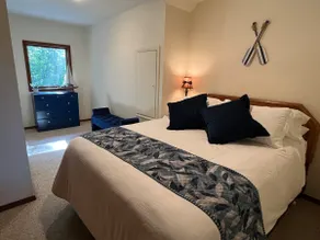 Quiet Apartment in Beautiful Setting - Image 4