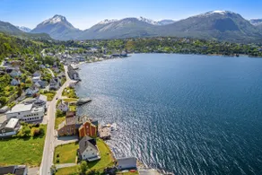 4 bedrooms, 2 doubles, fjord, sauna, hot tub. - Image 4