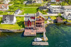 4 bedrooms, 2 doubles, fjord, sauna, hot tub. - Image 2
