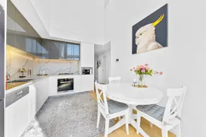 Epping Sunlit Luxury Loft - 2Beds & High Ceilings - Image 5