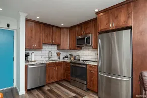 Gorgeous Remodeled Condo at Lake - Image 3