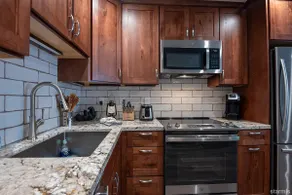 Gorgeous Remodeled Condo at Lake - Image 2