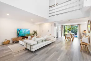 Spacious 3 Bedroom home with large Pool - Image 2