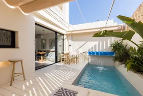 Centrally located house with a year-round heated pool - Image 3