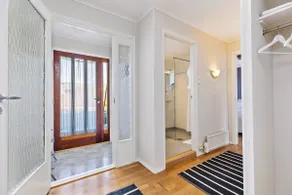 Pleasant and bright apartment with garden - Image 2