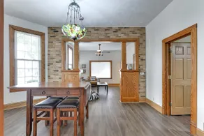 Downtown Omaha Gem, Authenticity & Modern Comfort - Image 4