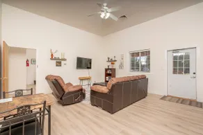 Wide open spaces getaway - Image 3