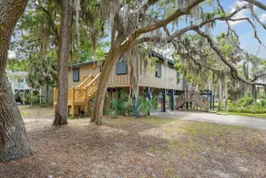 Huge porch with lagoon views - Walk to the Beach - Image 2