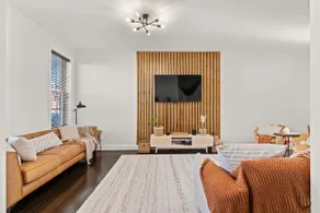 Luxurious, clean, GREAT location, & FREE parking! - Image 2