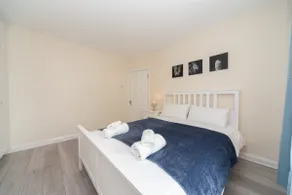 Spacious 4 Bed House Free Parking Near Station - Pass the Keys - Image 5