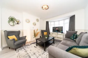Spacious 4 Bed House Free Parking Near Station - Pass the Keys - Image 4