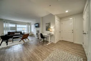 Private, Direct Entry - Mins from 17th Av - Image 5