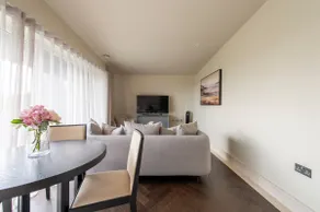 Chigwell 1BR Study Escape CHCL F9 - Image 3
