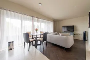 Chigwell 1BR Study Escape CHCL F9 - Image 2