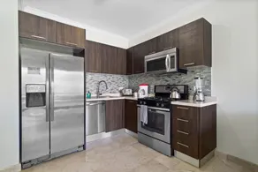 Amazing 1BR 2BA Condo @ Great Location w/ Pool GYM - Image 5