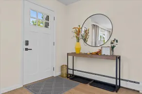 Cozy, updated single family in Fairfield County - Image 2