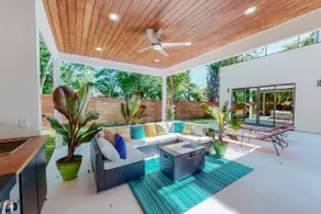 Large Contemporary 5 BR Home - Image 3