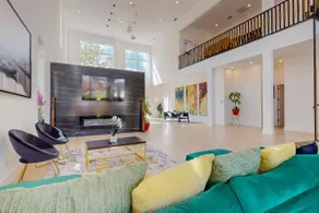 Large Contemporary 5 BR Home - Image 2