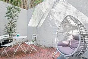 Halifax Muse Pet Friendly Townhouse - Image 2