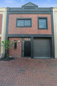 Halifax Muse Pet Friendly Townhouse - Image 5