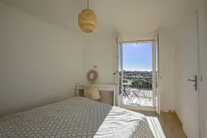 Charming little townhouse with balcony & view - Image 2