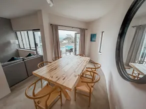 Stunning Umdloti beach flat, pool & sea views - Image 2