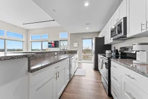 4 Bed Penthouse Downtown, Pool, Gym, 2 Balconies - Image 3