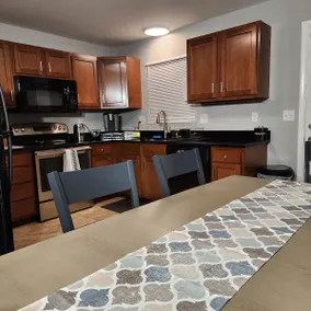 Cozy Mid-Century Modern Townhome - Image 3