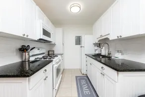 Beautifully Remodeled Apartment - Image 4