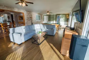 Peaceful cottage located on the shores of the Three Lakes - Image 3
