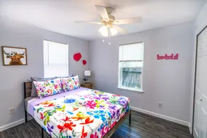 Chic, Bold, Designer - Near Fort Cavazos Sleeps 6 - Image 2