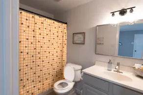 Chic, Bold, Designer - Near Fort Cavazos Sleeps 6 - Image 5