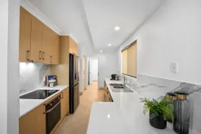 Coastal Central 3BR - Spa, Surfers Paradise, AC - Image 4