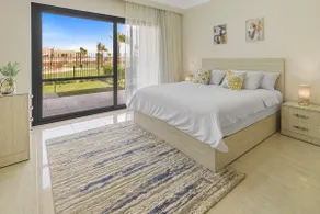 Beachside luxury: 1BR with Pools, Gym & More - Image 2