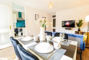 Spacious 1 bed flat-FREE Parking - Image 4