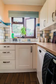 Spacious 1 bed flat-FREE Parking - Image 5