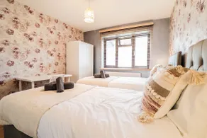 Spacious 1 bed flat-FREE Parking - Image 3