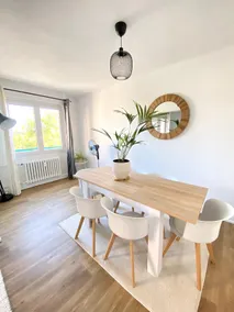 The ideal location - Free parking 5 minutes from the center. - Image 2